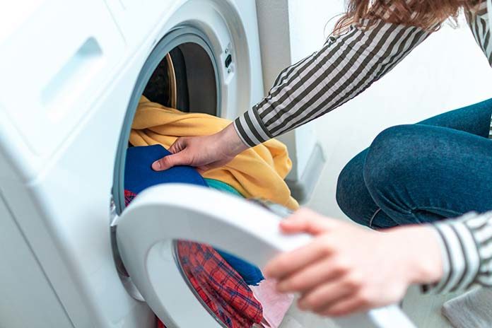 Funkcje nowoczesnych pralek. Czym zaskakuje inteligentna pralka?