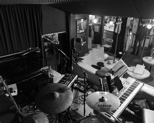 Ile decybeli może uszkodzić słuch?